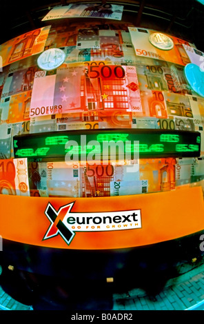 Investitionen Amsterdam Niederlande Holland "Euronext Börse" Gebäude vor dem Eingang mit Schild "Euro Money" anzeigen Stockfoto