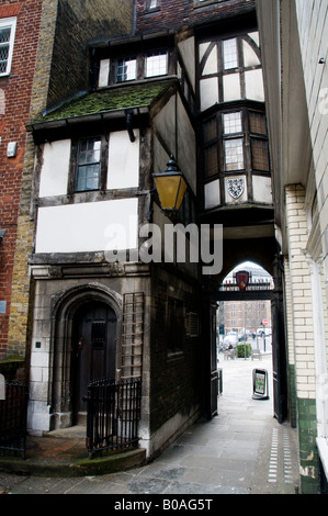 Torhaus, St Bartholomew the Great, Smithfield, London, England Stockfoto