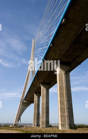 Eine französische Maut Straßenbrücke, Pont du Normandie Kabel-gebliebene Brücke über den Fluss Seine in Honfleur in Normandie Frankreich Stockfoto