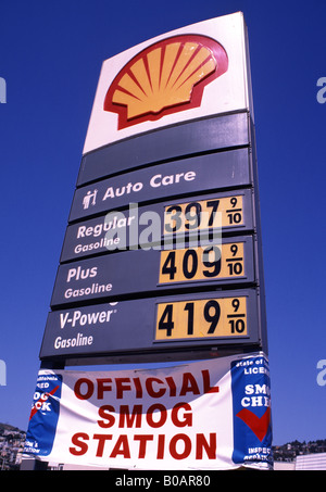 Shell Tankstelle Schild mit Benzinpreise pro Gallone California Stockfoto