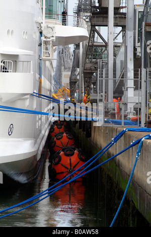 Industrie-Schiff neben Hafen Southampton UK Versand Stockfoto