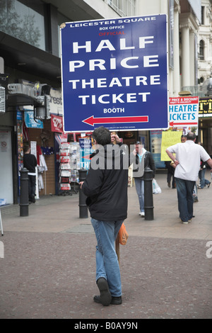 Mann, der halbe Preis Theatre Ticket Plackard Leicester Square, London, England Stockfoto