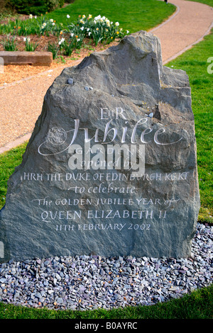 Informationen-Rock in den Jubilee Gardens Ely Stadt Cambridgeshire England Großbritannien Großbritannien Stockfoto