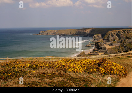 Der SOUTH WEST COAST PATH an CARNEWAS. BEDRUTHAN STEPS. CORNWALL. ENGLAND. Stockfoto