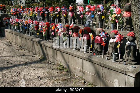 Jizo Statuen von Kindern Zojo-Ji Tempel, Tokyo, Japan Stockfoto