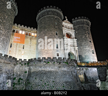 Napoli Neapel Stadt Mitte Nacht Maschio Angioino Castel Nuovo Burg nocturn Stockfoto