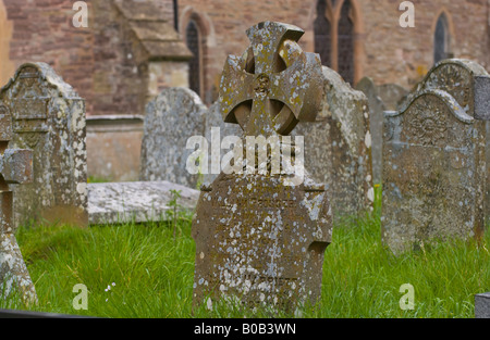 Grabsteine in der St. Michael Kirche in Dorf der Ewyas Harold South Herefordshire England UK Stockfoto