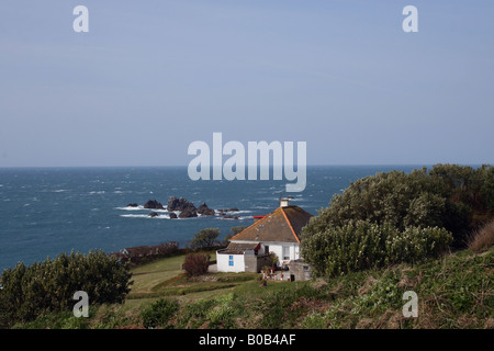 Die Küste und die SÜDLICHSTEN HAUS IN GROSSBRITANNIEN AN LIZARD HEAD an der Küste von Cornwall. CORNWALL ENGLAND. Stockfoto