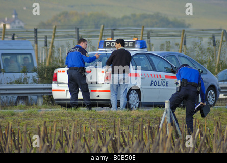 Die Polizei nimmt eine Erklärung. Stockfoto