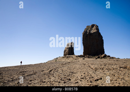 Walker auf den Ansatz zum Roque Nublo Peak "Kanaren" Spanien "Gran Canaria" Stockfoto