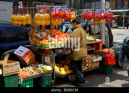 Gemüsehandel in Chinatown, New York Stockfoto