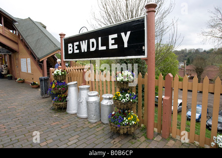 Melden Sie auf der Plattform von Bewdley Bahnhof Severn Valley Railway Worcestershire UK Stockfoto