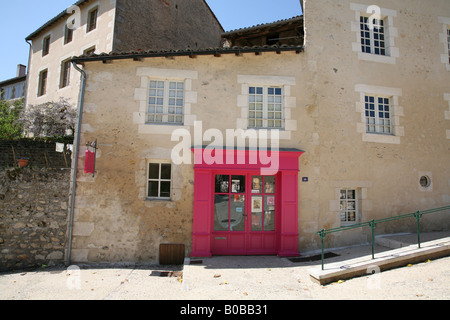 Montmorillon, Limousin Region Frankreichs. Die Stadt ist bekannt als die Stadt der Bücher oder der Stadt des Schreibens. Stockfoto