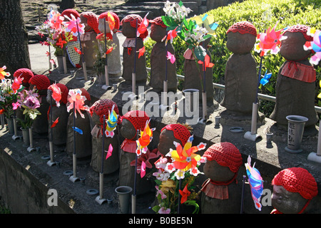 Jizo Statuen von Kindern Zojo-Ji Tempel, Tokyo, Japan Stockfoto