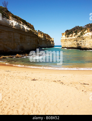 Ein Blick von innen Loch Ard Gorge auf der great Ocean Road Victoria Australien. Stockfoto