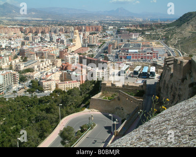 nördlich von Santa Barbara Burg über die Stadt Alicante, Comunidad Valenciana, Spanien anzeigen Stockfoto