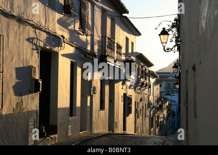 Abendlicht auf einer Straße in der Nähe von den wichtigsten Platz Altea in der Nähe von Benidorm, Spanien Stockfoto