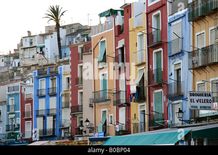 Häuser der Fischer an der Küste Vilajoyosa in der Nähe von Benidorm, Spanien Stockfoto