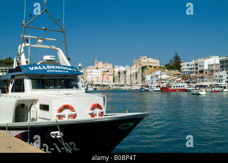 Hafen von Ciutadella mit der Kathedrale und Altstadt in background,Menorca,Balearics.Spain. Stockfoto