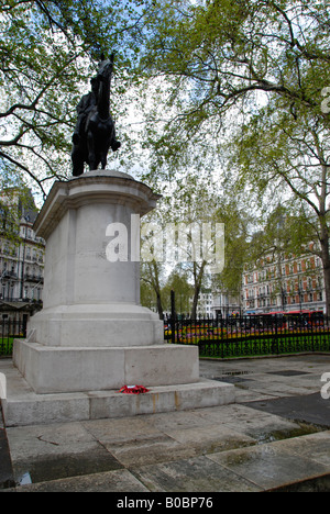 Statue von Ferdinand Foch und Lower Grosvenor Gardens in der Nähe von Victoria Station London Stockfoto