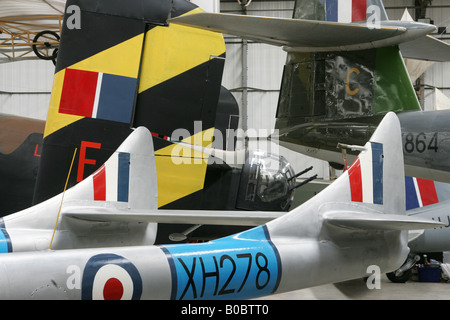 RAF-RONDELLE UND MARKIERUNGEN AUF FLUGZEUGE ZOGEN Stockfoto