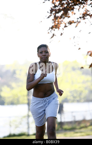 Junge Frau, Joggen, laufen auf einer Straße, Georgetown, Washington, DC, USA, Herr-4-16-08 Stockfoto