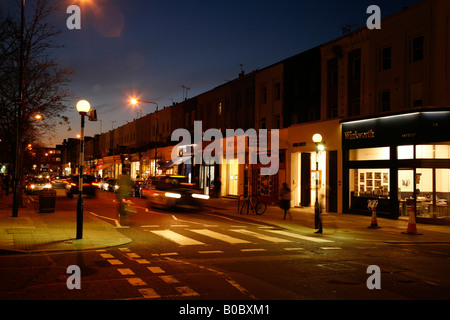 Parade der Geschäfte auf Westbourne Grove, Notting Hill, London Stockfoto