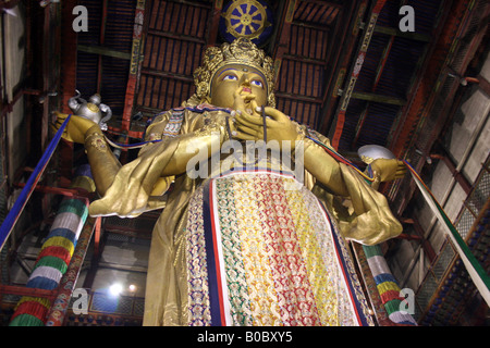 26,5 Meter hohe Statue von Migjid Janraisig, einem buddhistischen Bodhisattva auch bekannt als Avalokiteshvara, Gandan Kloster, Ulaanbaatar Stockfoto