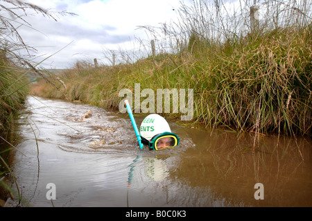 DIE INTERNATIONALE BOG SCHNORCHELN MEISTERSCHAFTEN AN LLANWRTYD WELLS POWYS WALES UK Stockfoto