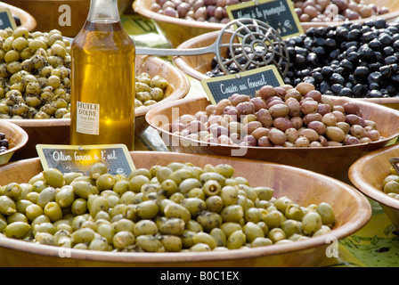Olive Olivensorten Varity grüne gefüllte Mittelmeerdiät frisch Orderve h'orderve Horderve lecker Essen Stockfoto