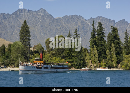 Die Kohle befeuerten Dampfer TSS Earnslaw auf Lake Wakatipu in Queenstown auf der Südinsel Neuseelands Stockfoto