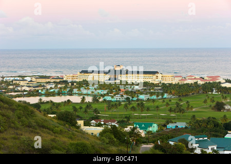 West Indies, Karibik, kleine Antillen, Inseln über dem Winde, St. Kitts und Nevis, St Christoper, erhöhte Ansicht über Frigate Bay Stockfoto