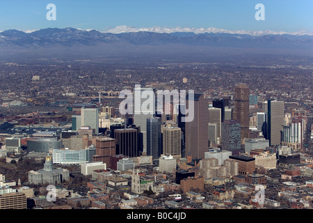 Aerial Denver Colorado CO in Richtung der Rocky Mountains Stockfoto