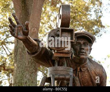 Machen Filme Bronze Statue von einem Kameramann.  Für den redaktionellen Gebrauch bestimmt. Stockfoto