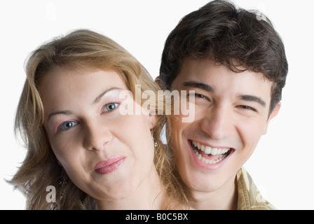 Porträt eines jungen Paares lächelnd Stockfoto