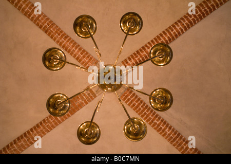 Deckenleuchte im Rathaus der Stadt Main (jetzt das Geschichtsmuseum) in Gdansk (Danzig), Polen. Stockfoto