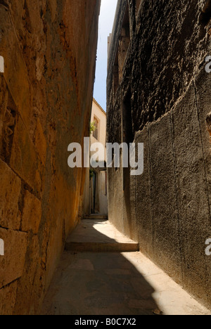 Feine engen Blick auf die Straße zur alten Stadt von Chania, Kreta, Griechenland, Europa. Stockfoto