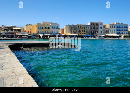 Ein schöner Blick auf den venezianischen Hafen an der alten Stadt von Chania, Kreta, Griechenland, Europa. Stockfoto