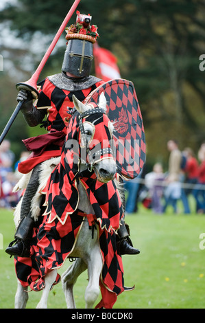 Mittelalterliche Ritterspiele Ritter. Blenheim Palace, Oxfordshire, England Stockfoto