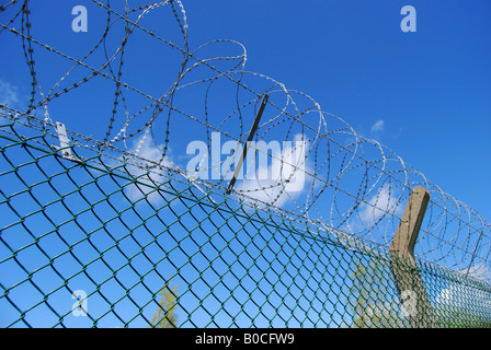 Stacheldraht-Zaun, Gosport, Hampshire, England, Vereinigtes Königreich Stockfoto