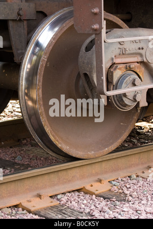 Zug-Rad auf Bahngleis Stockfoto