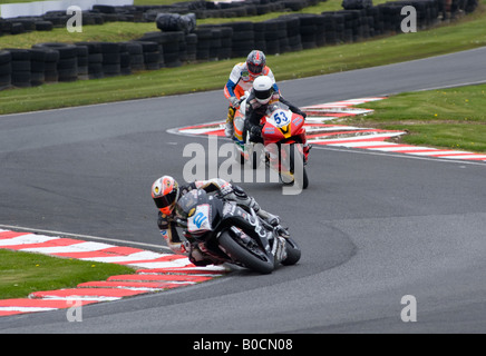 Ian Lowry auf einem Suzuki Motorrad in der Silkolene britischen Supersport-Cup am Oulton Park Cheshire England UK Stockfoto