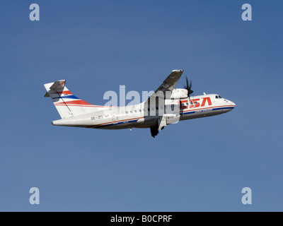 CSA Czech Airlines ATR 42 bei der Abreise Stockfoto