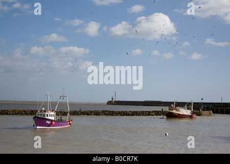 Angelboote/Fischerboote im Hafen von Folkestone Stockfoto