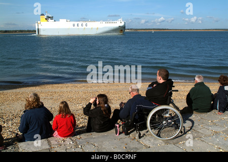 Autostar einen Autotransporter RoRo Schiff unterwegs am Southampton Water England UK Besitz UECC Stockfoto