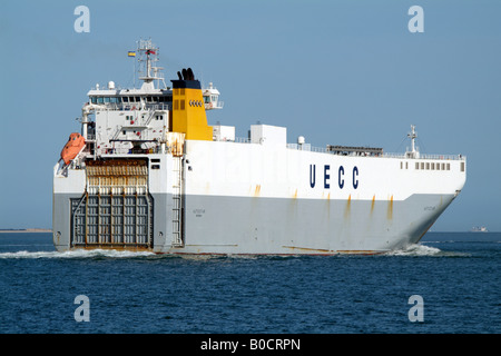 Autostar einen Autotransporter RoRo Schiff unterwegs am Southampton Water England UK Besitz UECC United European Car Carrier Stockfoto