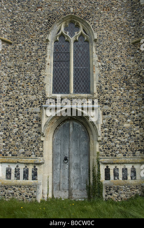 West-Türen und Fenster im Turm, Str. Marys Kirche, Monewden Stockfoto