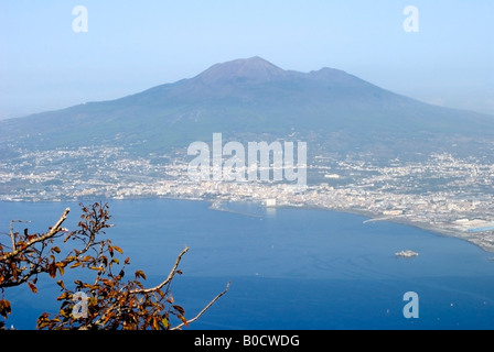 Blick auf die Bucht von Neapel vom Gipfel des Monte Faito in den Milky Bergen, Italien Stockfoto