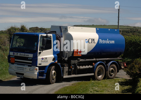 CPL Öl Tankwagen liefern Haushalts-Heizöl in ländlicher Lage Marloes Haverfordwest Wales UK Europe Stockfoto