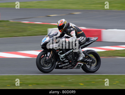 Ian Lowry auf einem Suzuki Motorrad in der Silkolene britischen Supersport Meisterschaft am Oulton Park Cheshire England UK Stockfoto